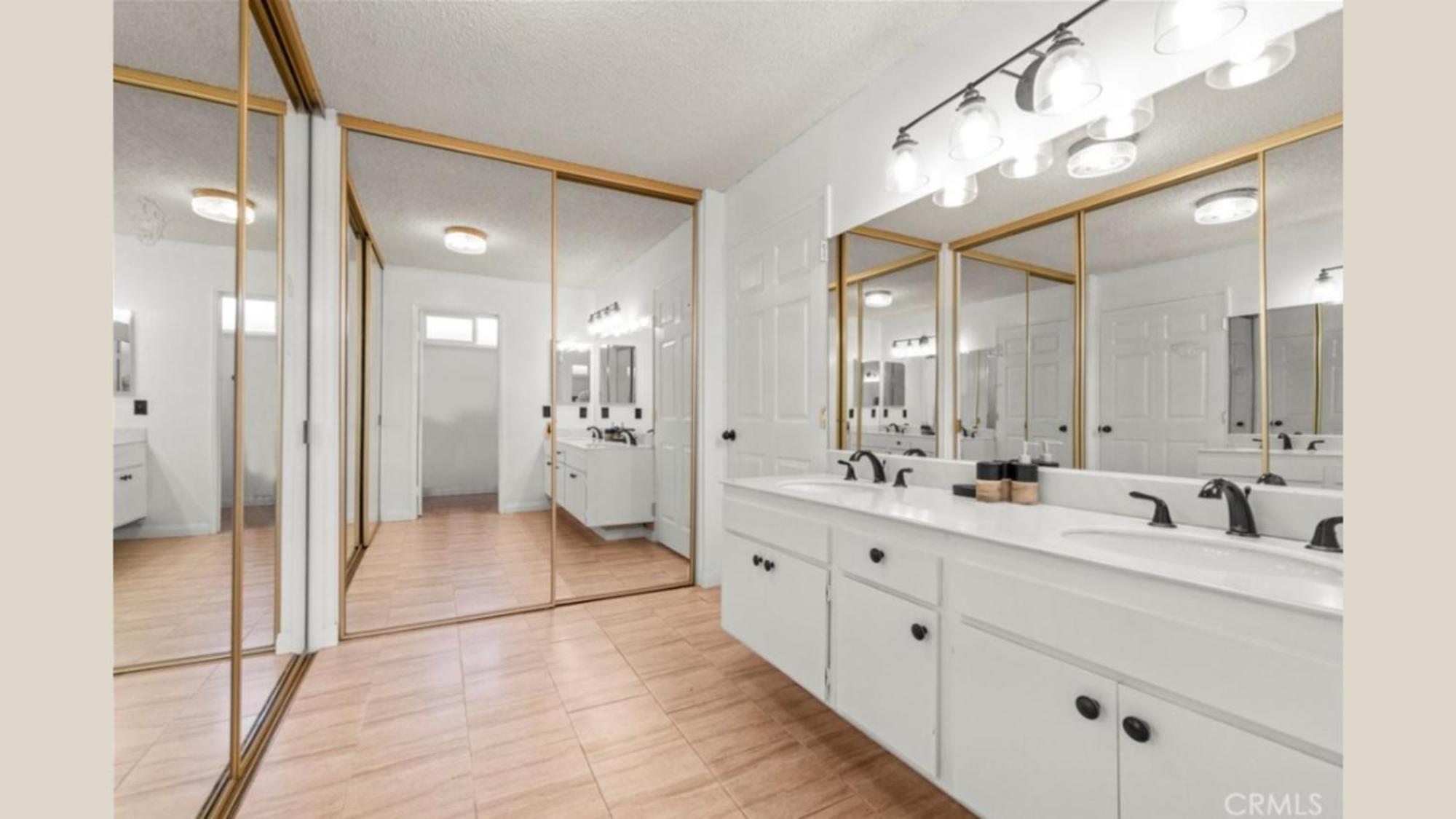 Valley Gem, Spacious 5 Bedroom 3 Bath, Sleeps 11 * Los Angeles